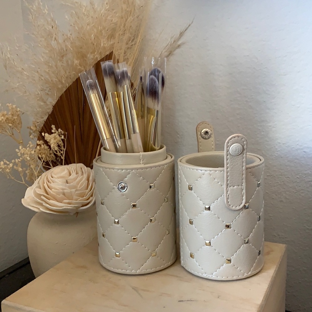 COPY - bh cosmetics brush and holder
